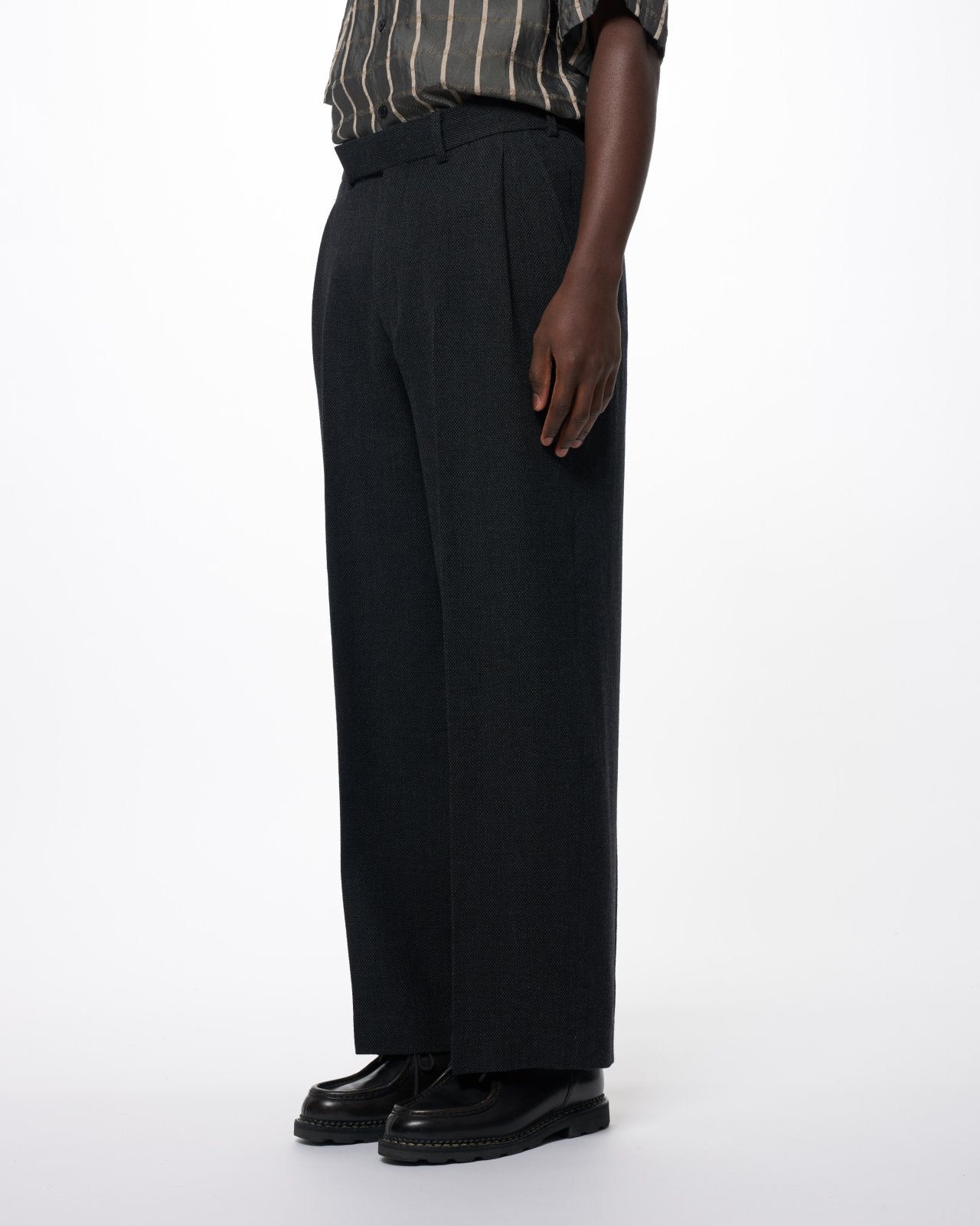 Tumbled Wool Serge / Single Pleat Wide Trousers, Gray Bird’S-Eye